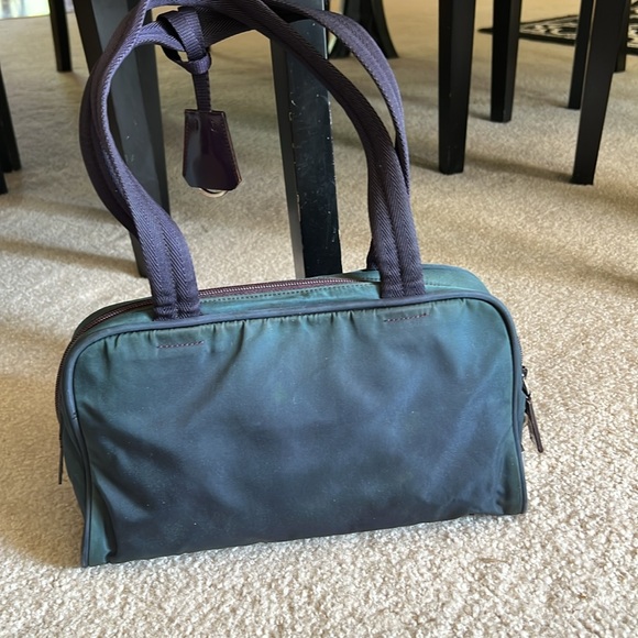 Prada purse authentic - Picture 2 of 10